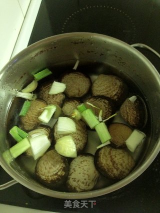 泡菜海鲜锅的做法步骤：1