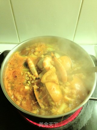 泡菜海鲜锅的做法步骤：4