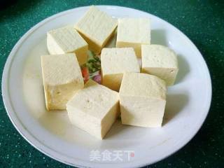鲜菇烩豆腐的甜蜜时光的做法步骤：1