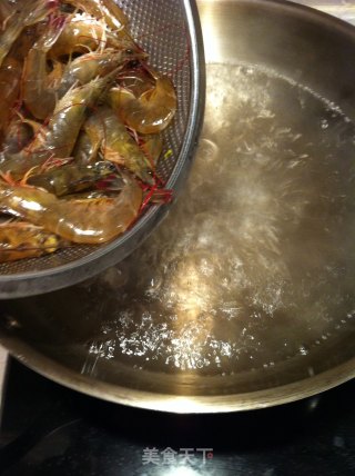 简单的大菜—白灼虾的做法步骤：3