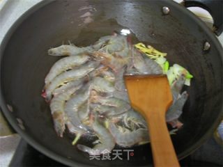 焖大虾的做法步骤：3