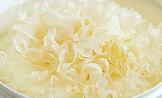 夏日捞汁菜——泰式银耳虾的做法步骤：2
