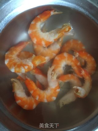 大虾杂菜面的做法步骤：1