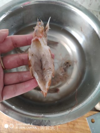蒜香大虾家常版的做法步骤：1