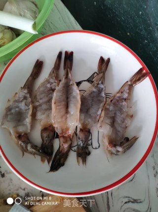 蒜香大虾家常版的做法步骤：2
