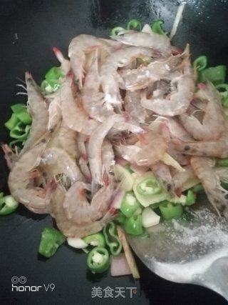 荤菜………香辣虾的做法步骤：7