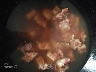 下酒菜排骨鲜虾焖炒土豆的做法步骤：3