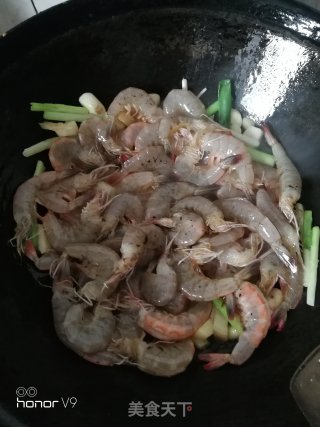 下酒菜排骨鲜虾焖炒土豆的做法步骤：6
