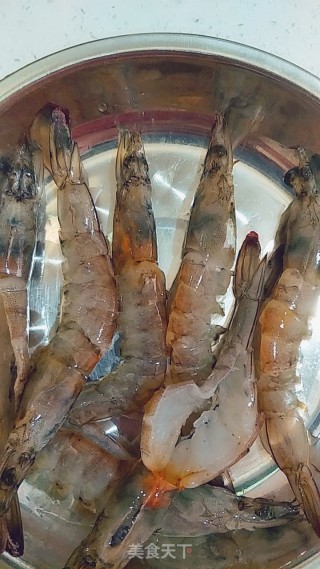 金蒜粉丝虾的做法步骤：3