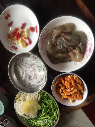 干锅虾的做法步骤：1