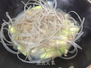 海鲜丝瓜焖粉条的做法步骤：7