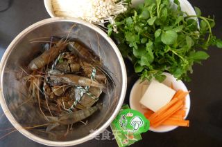 菌菇海鲜火锅 的做法步骤：1