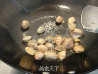 花蛤紫苏豆腐汤的做法步骤：3