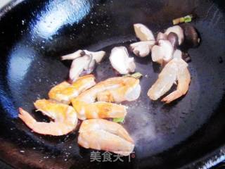海虾炒有机花菜的做法步骤：3