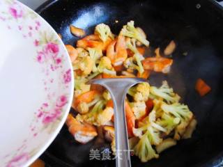 海虾炒有机花菜的做法步骤：7