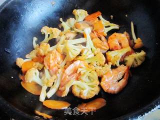 海虾炒有机花菜的做法步骤：9