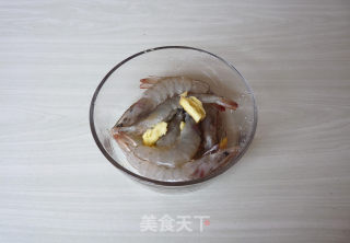 剁椒基围虾的做法步骤：1