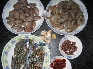 麻辣水煮海鲜锅的做法步骤：1