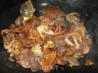 麻辣水煮海鲜锅的做法步骤：7
