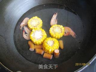 冬瓜玉米鲜虾汤的做法步骤：3