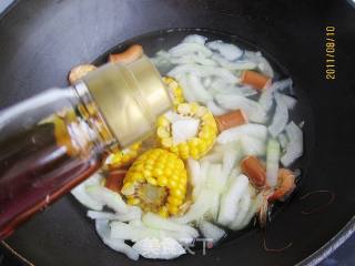 冬瓜玉米鲜虾汤的做法步骤：7