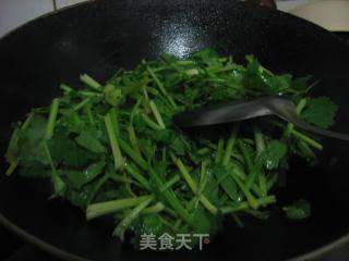 芹菜炒虾的做法步骤：3