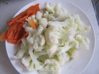 花菜炒海虾的做法步骤：2