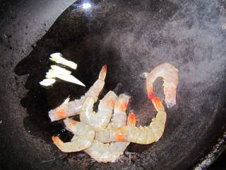 花菜炒海虾的做法步骤：7