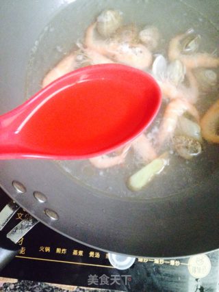 海鲜汤的做法步骤：5