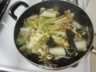 黄豆芽鲜虾汤的做法步骤：4
