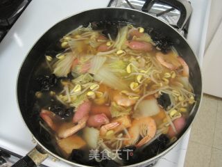 黄豆芽鲜虾汤的做法步骤：6