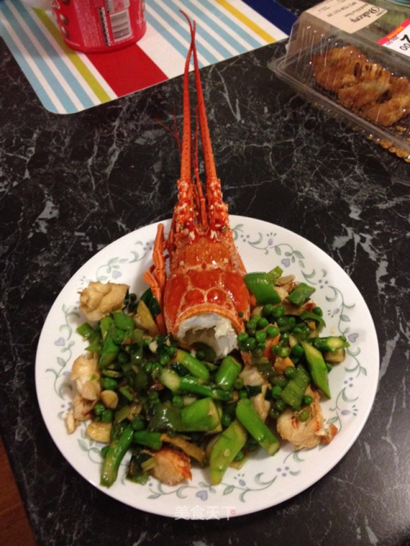 芦笋，青豆炒龙虾的做法