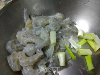 虾丸木耳青菜汤的做法步骤：1
