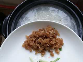 【广东】鲜虾鸡肉砂锅粥的做法步骤：6