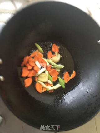 小白菜土豆汤的做法步骤：2