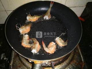 香脆凤尾虾的做法步骤：3