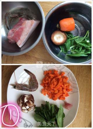 夏日美食——五彩虾仁饭的做法步骤：1