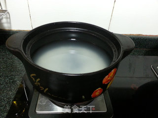 鲜虾土鸡砂锅粥的做法步骤：1