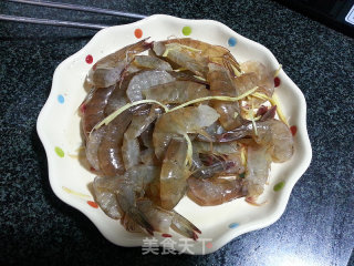 鲜虾土鸡砂锅粥的做法步骤：3