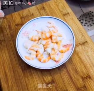 马蹄韭菜虾仁饺的做法步骤：4