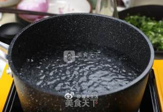 石锅方便面的做法步骤：2