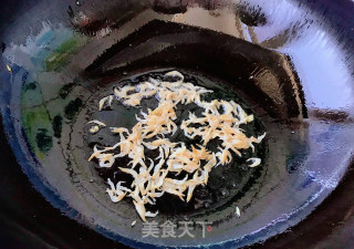 韭菜虾皮炒鸡蛋的做法步骤：6