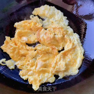 韭菜虾皮炒鸡蛋的做法步骤：5