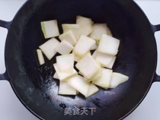 冬瓜紫菜虾皮汤的做法步骤：3