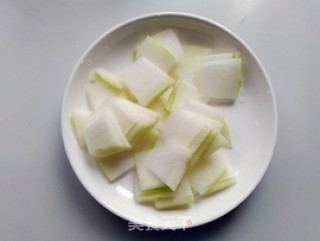 冬瓜紫菜虾皮汤的做法步骤：2