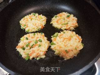 胡萝卜鸡蛋米饭饼的做法步骤：8
