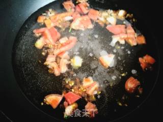 西红柿紫菜虾皮汤面的做法步骤：5