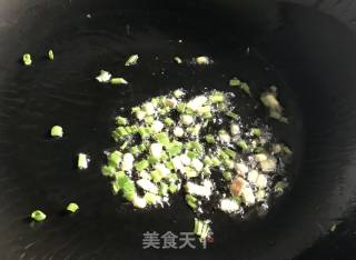 丝瓜炒虾皮的做法步骤：2