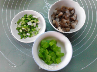 海参虾皮蛋炒红米饭的做法步骤：3