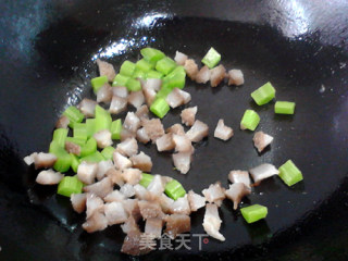 海参虾皮蛋炒红米饭的做法步骤：7